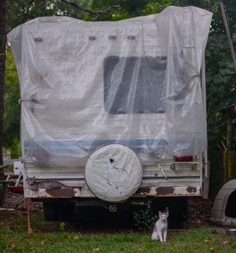 Camper stalling buiten