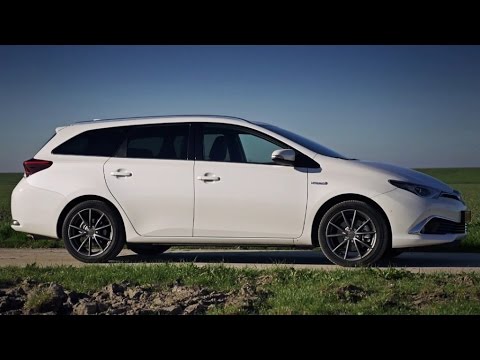 Toyota Auris TS Hybrid 2015 review