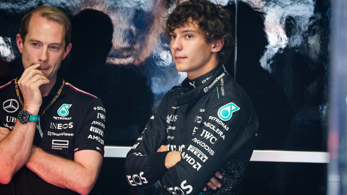 Lewis Hamilton terug bij Mercedes: Bono vergallopeert zich in China