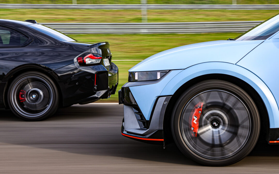 BMW M2 laat elektrische Ioniq 5 N alle hoeken van het circuit zien