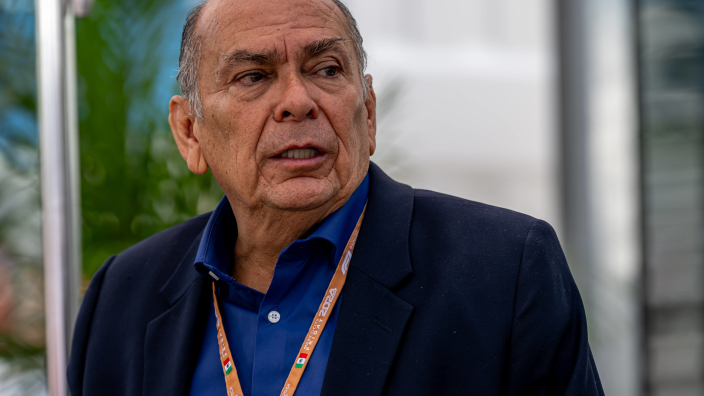 F1 Red Bull: Papa Pérez overtuigd van complottheorie: “Auto nummer 1 is niet gelijk aan auto 11”