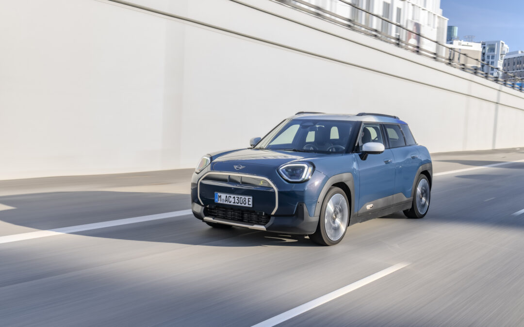 Mini Aceman (2025) is precies wat je hoopt (en wat je niet hoopt)