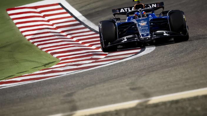 F1 Testdag 2 Bahrein: Sainz snelste tot nu toe, Red Bull onzichtbaar