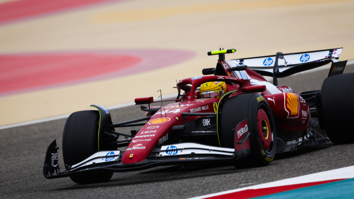 F1 Testdag 2 Bahrein: Hamilton snelste in ochtendsessie, Russell meest productief