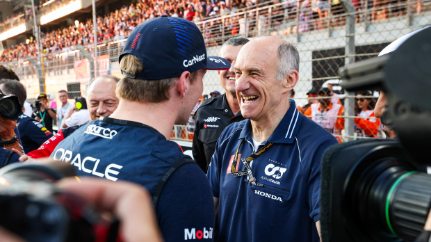 F1-nieuws: Oud-teambaas Verstappen noemt overwerkte monteurs lui: “Wat een grap”