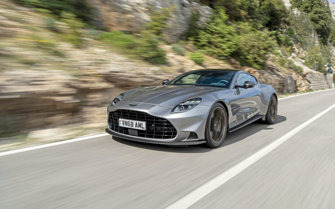elegante Brit laat zelfs Ferrari zweten
