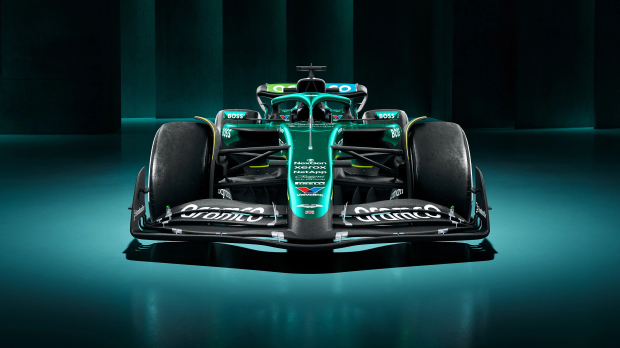 Aston Martin toont eerste echte beelden van AMR25 voor filmdag in Bahrein