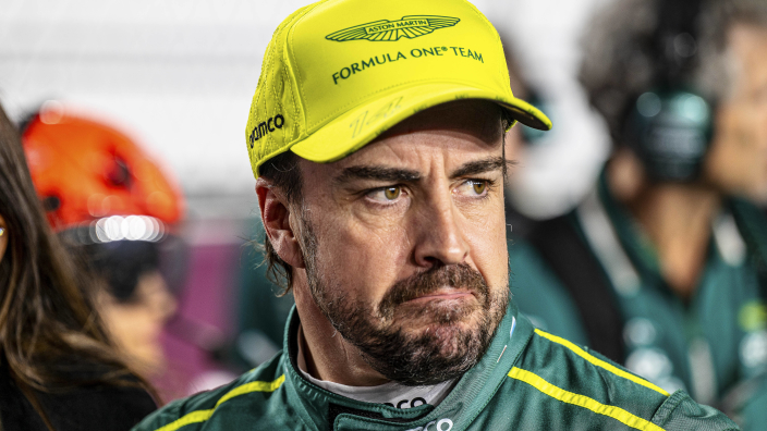 Alonso had in China last van zijn nek en vreesde voor horrorcrash