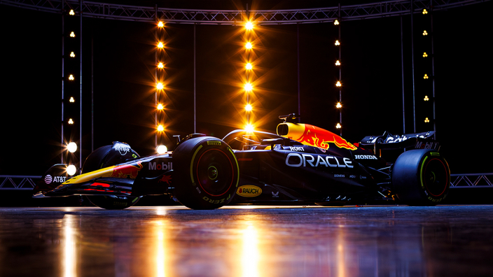 Red Bull F1 toont voor het eerst RB21: Verstappen en Lawson vandaag al in actie