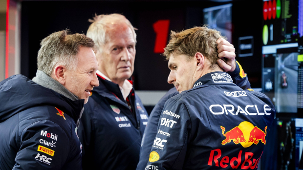 Red Bull F1 slaat alarm om prestatieclausules Verstappen: ‘Dan vertrekt hij’
