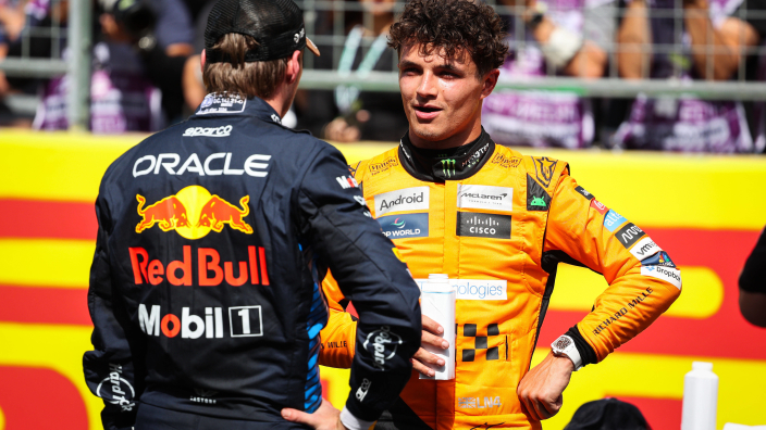 McLaren wijst naar Verstappen na zege in Australië: ‘Daarna stond Max ook droog’