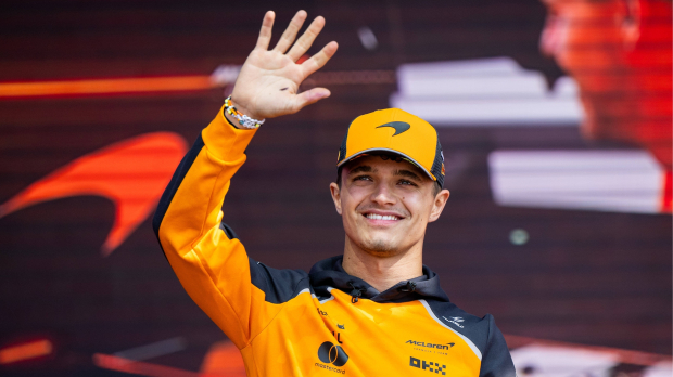 Norris verslaat Verstappen in natte GP Australië, Marko noemt huilende Hadjar gênant | GPFans Recap