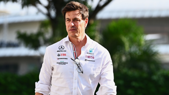 Max Verstappen naar Mercedes in 2026? Toto Wolff reageert