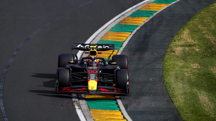 Teammaat Max Verstappen onder vuur in Australië: “Race drie wordt hij vervangen”