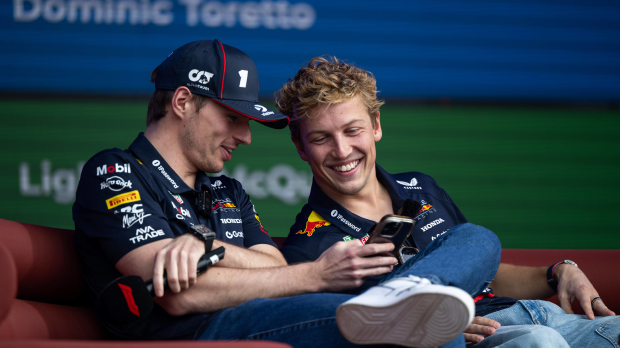 ‘Verstappen na dit seizoen weg bij Red Bull Racing als hij de kans krijgt’