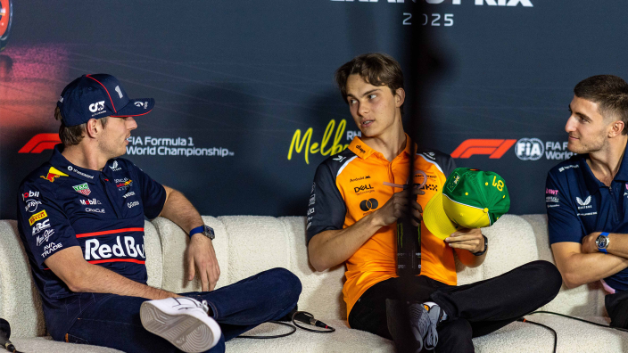 F1: Max Verstappen grapt met Oscar Piastri: ‘Wil je een contract tekenen? Daar ben je goed in”