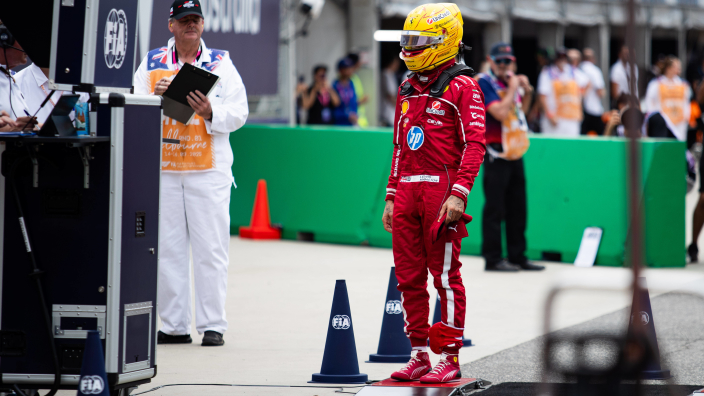 Hamilton vertrekt van F1-circuit in Australië vanwege voorspellingen: “Ik moet dat doen”