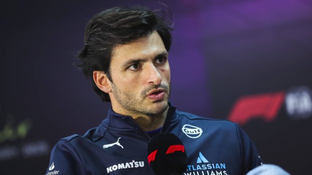 F1 GP Japan: FIA deelt straf uit na incident Hamilton en Sainz: “Niemand vertelde me iets”